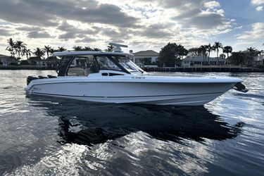 35' Boston Whaler 2022 Yacht For Sale